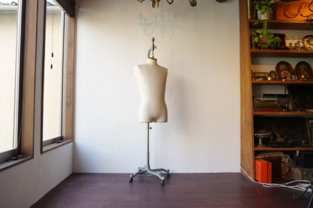 珪藻土の壁を背景にしたシンプルな撮影も可能