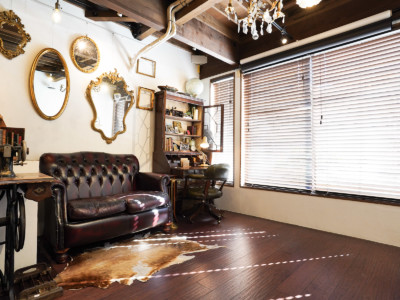 ブラインドから差し込む日差しも調整できます