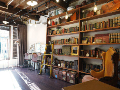 ヨーロッパで仕入れた本物のアンティーク品を数千点ご用意