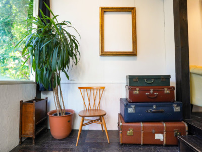 吹き抜けから差す光を浴びる日中はもちろん、日が落ちた頃にかもしだす雰囲気も心地よい空間です