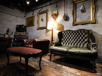 【廃墟 × アンティーク】廃墟をイメージした撮影スタジオ